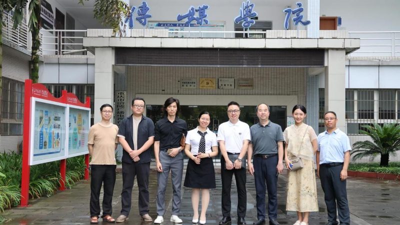 了解公司的技术实力，可以通过以下途径：